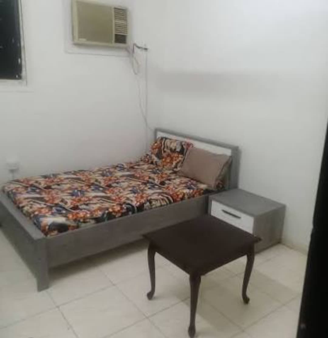 استديو عزاب غير مفروش 1