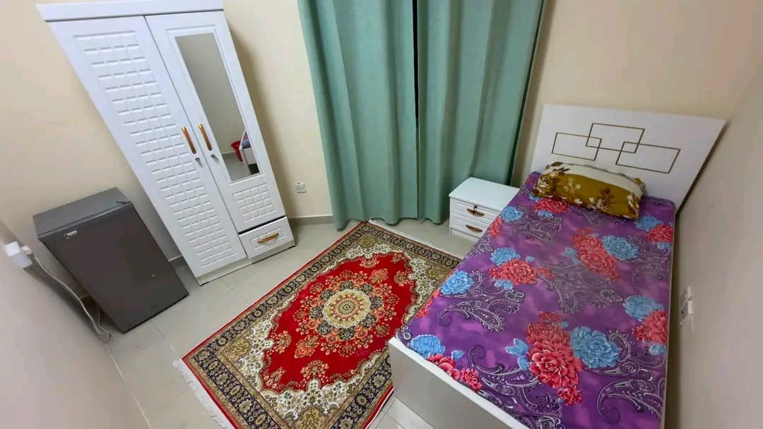 غرفة مفروشة في النرجس لموظف غير مدخن 1